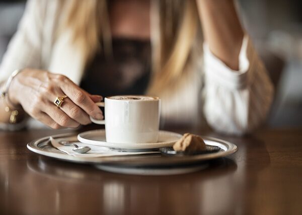 寒い日にぴったり!ホットコーヒーのおしゃれアレンジ17選