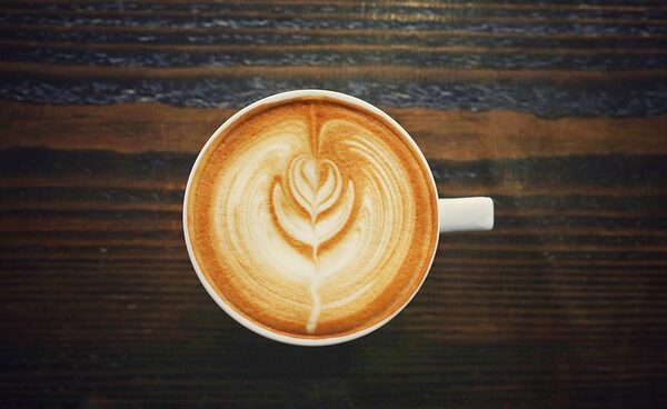 デカフェコーヒーの新しい魅力を発見 – カフェインなしでも本格的な味わい
